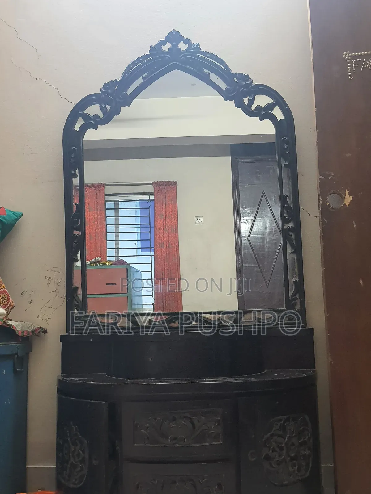 সেগুন কাঠের ড্রেসিং টেবিল