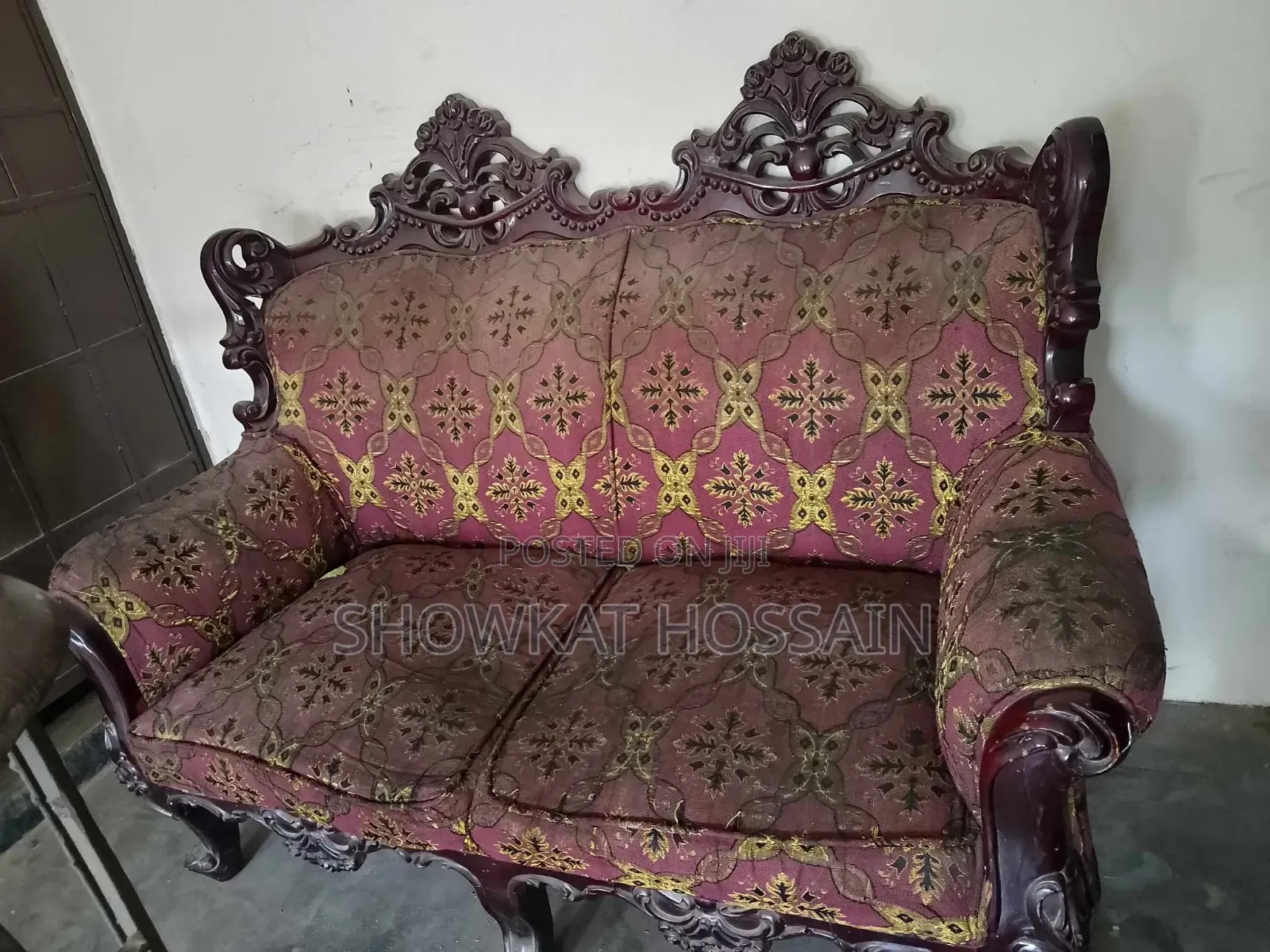 কাঠের ভিক্টোরিয়া সোফা