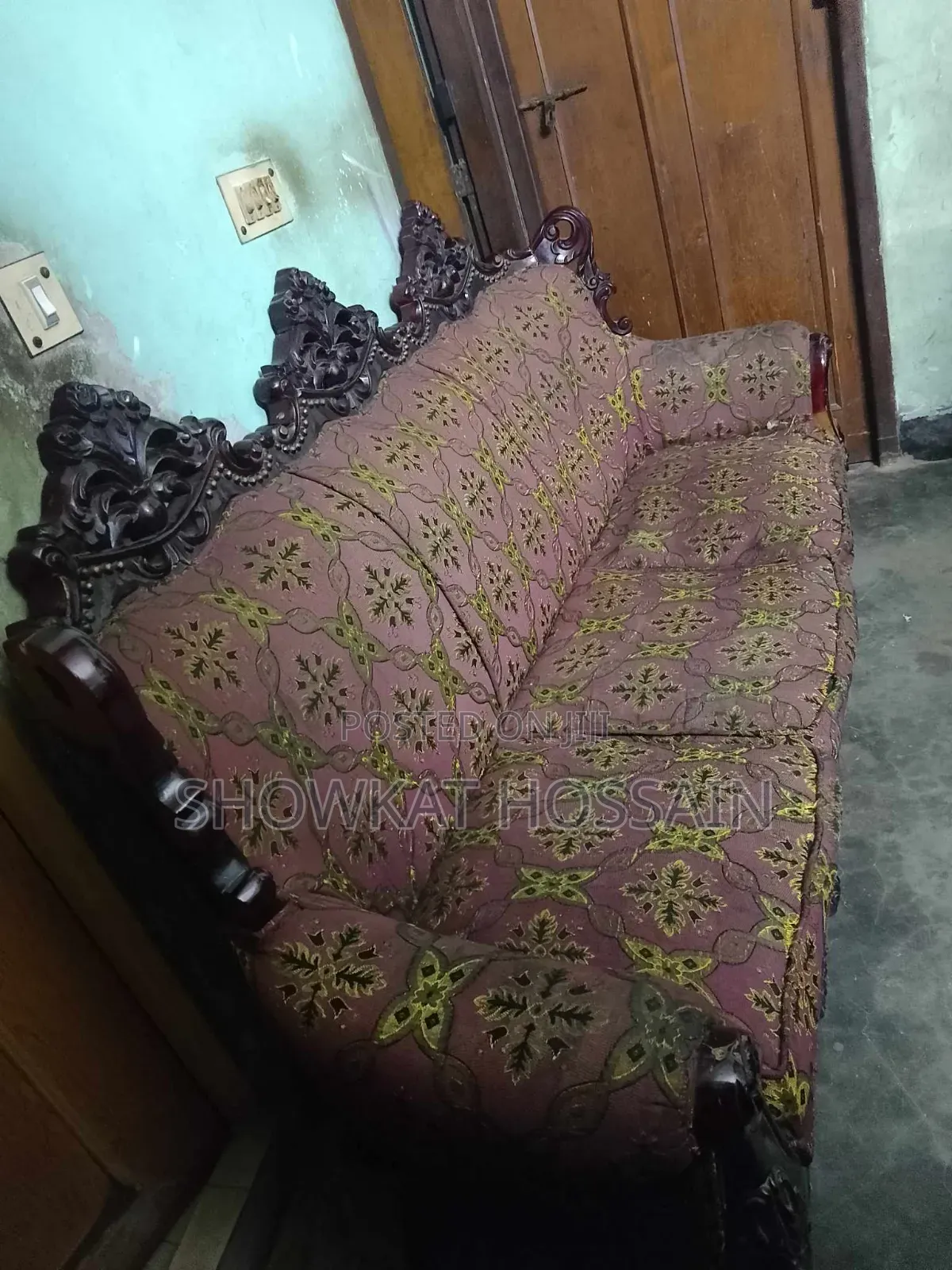 কাঠের ভিক্টোরিয়া সোফা