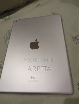 Photo - Apple iPad 9.7 64 GB Gray