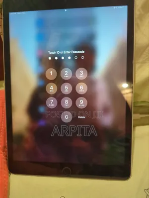 Apple iPad 9.7 64 GB Gray