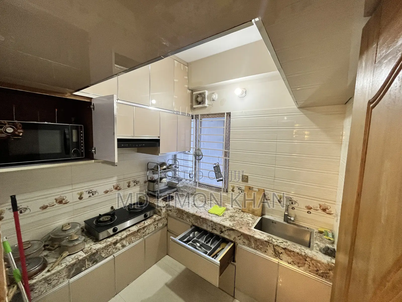 Furnished 4bdrm Apartment in Bangladesh, Aftab Nagar for Rent