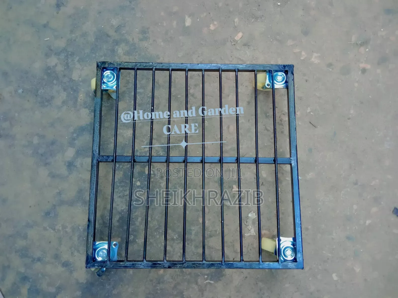 Garden Tool With Wheel