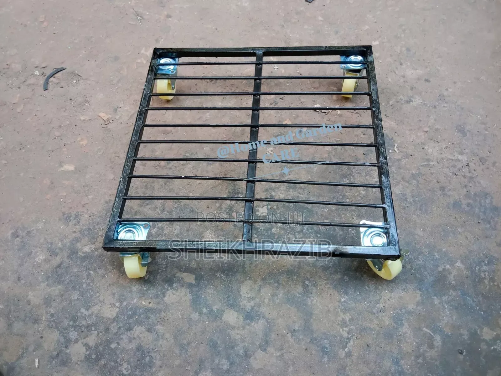 Garden Tool With Wheel