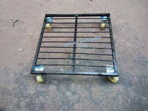 Garden Tool With Wheel