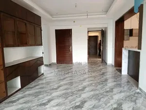 4bdrm Apartment in Semi Furnished for Rent