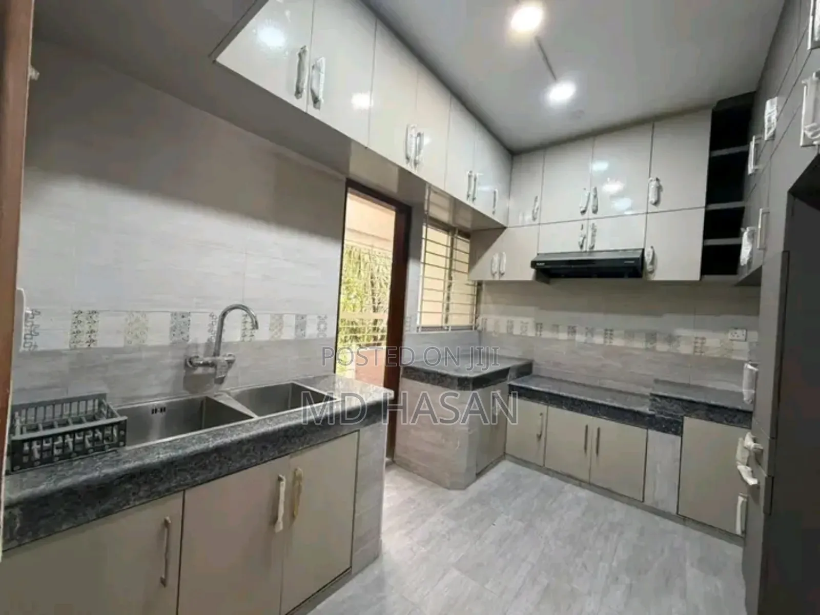4bdrm Apartment in Semi Furnished for Rent