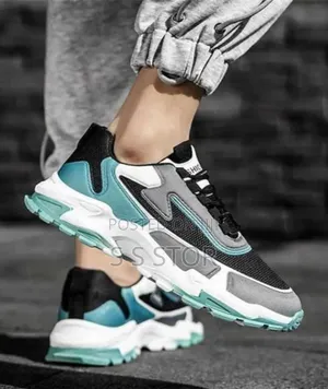 Men"S Sports Shoe Made in China