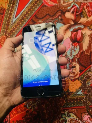 Photo - Apple iPhone XS 64 GB Black