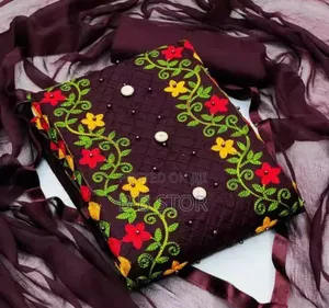 কাশ্মীরী আড়ি এম্ব্রডারী থ্রি-পিচ।