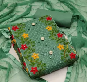 কাশ্মীরী আড়ি এম্ব্রডারী থ্রি-পিচ।