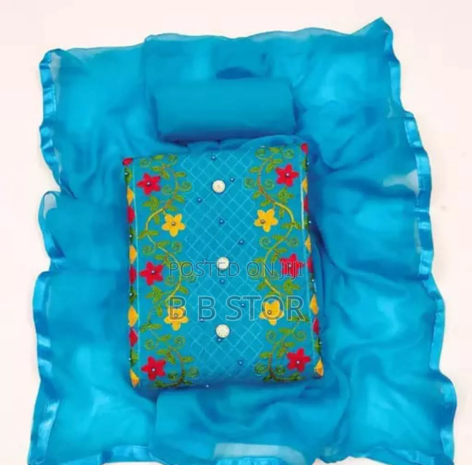 কাশ্মীরী আড়ি এম্ব্রডারী থ্রি-পিচ।