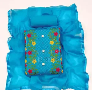 কাশ্মীরী আড়ি এম্ব্রডারী থ্রি-পিচ।