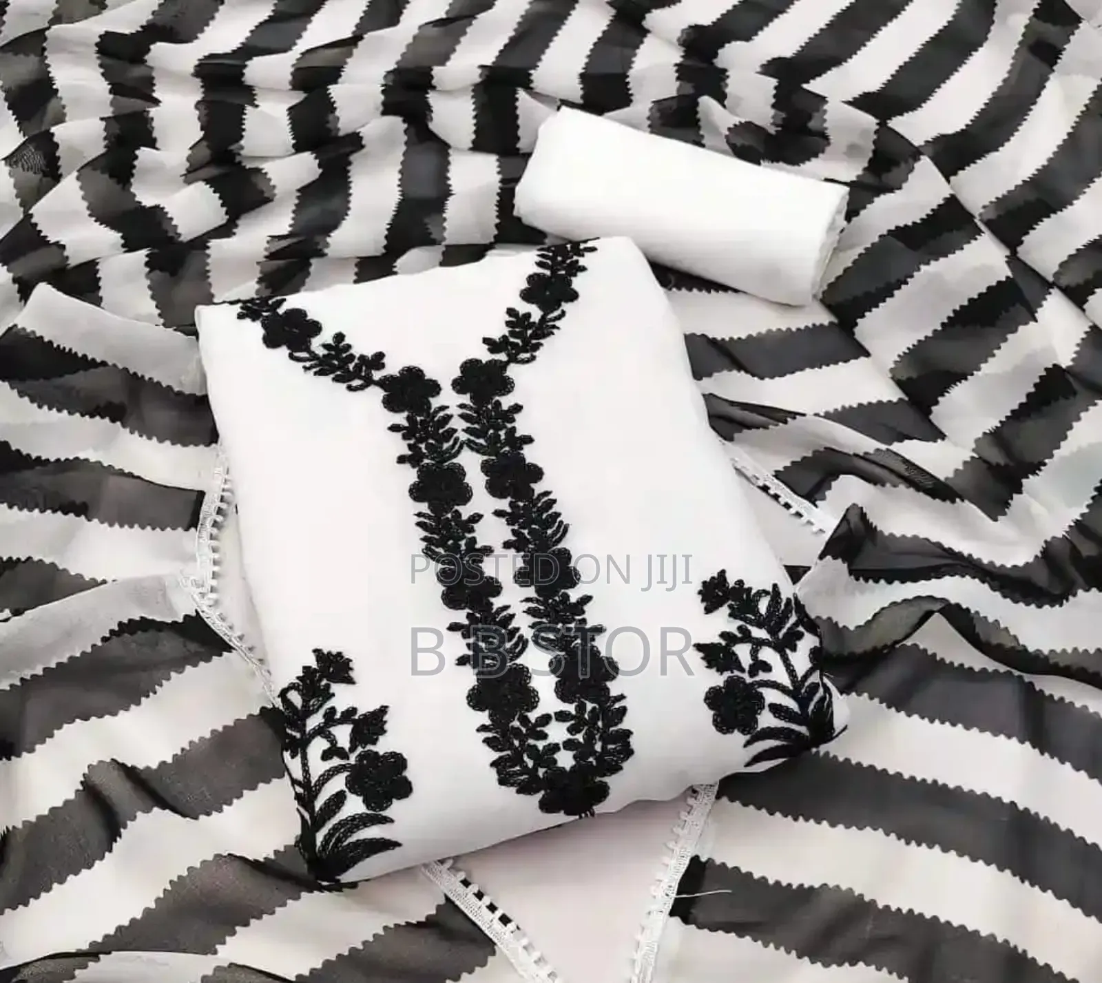 কাশ্মীরী আড়ি এম্ব্রডারী থ্রি-পিচ। নতুন আপডেট