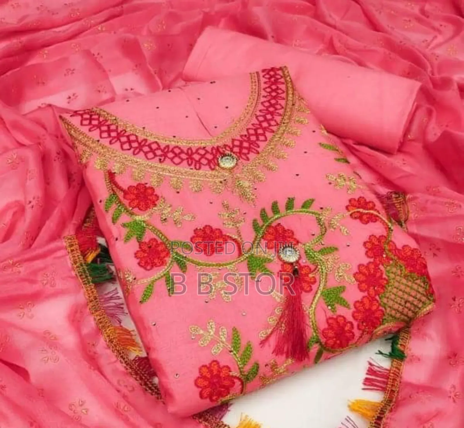 কাশ্মীরী আড়ি এম্ব্রডারী থ্রি-পিচ। 3 Pis Dress