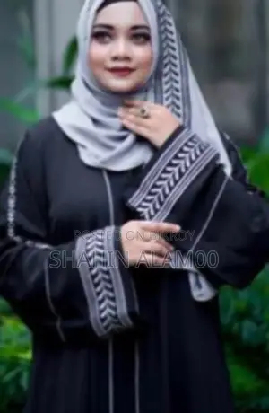 পোশাকের নাম : আদিবা বোরকা (হিজাবসহ)