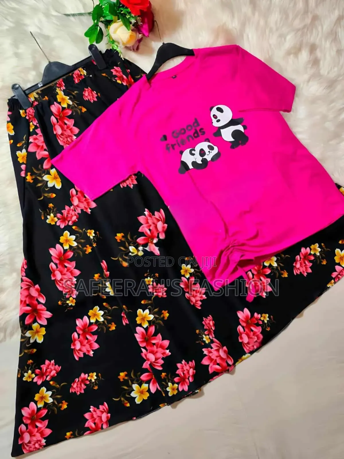 দুবাই চেরি প্রিন্টের স্কার্ট গেঞ্জি সেট
R