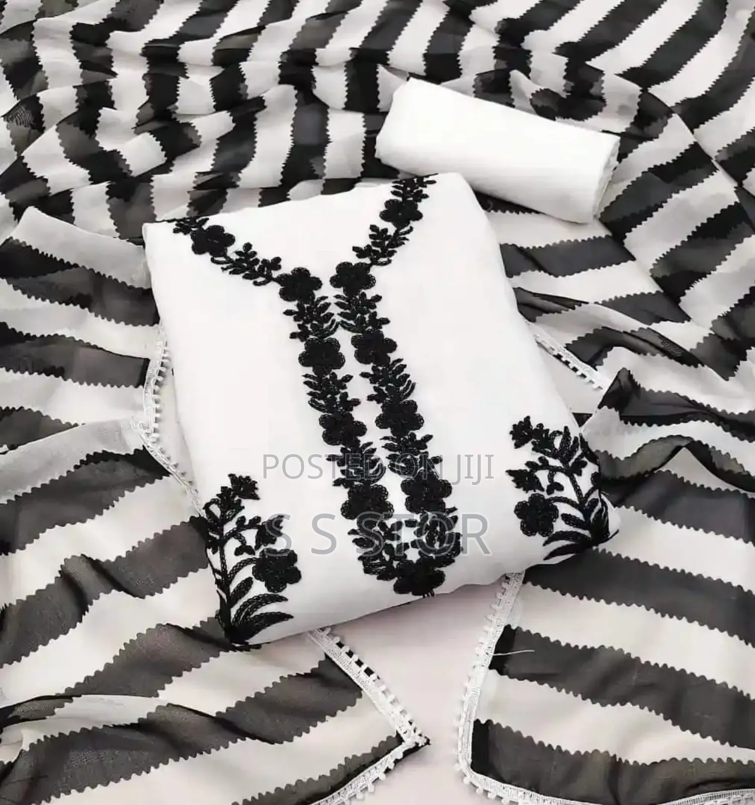 কাশ্মীরী আড়ি এম্ব্রডারী থ্রি-পিচ আপডেট কালেকশন আপুদের জন্যও