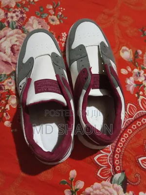 একদম নতুন বিদেশি জুতা | সাইজ ৪১ | মাত্র ৮০০ টাকা (আলোচনা সাপেক্ষে)