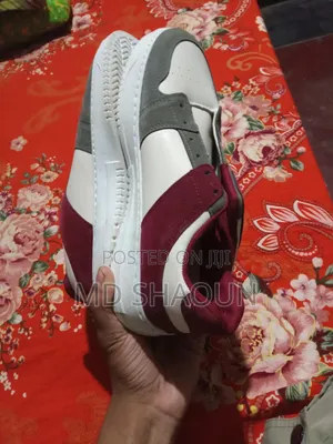 একদম নতুন বিদেশি জুতা | সাইজ ৪১ | মাত্র ৮০০ টাকা (আলোচনা সাপেক্ষে)