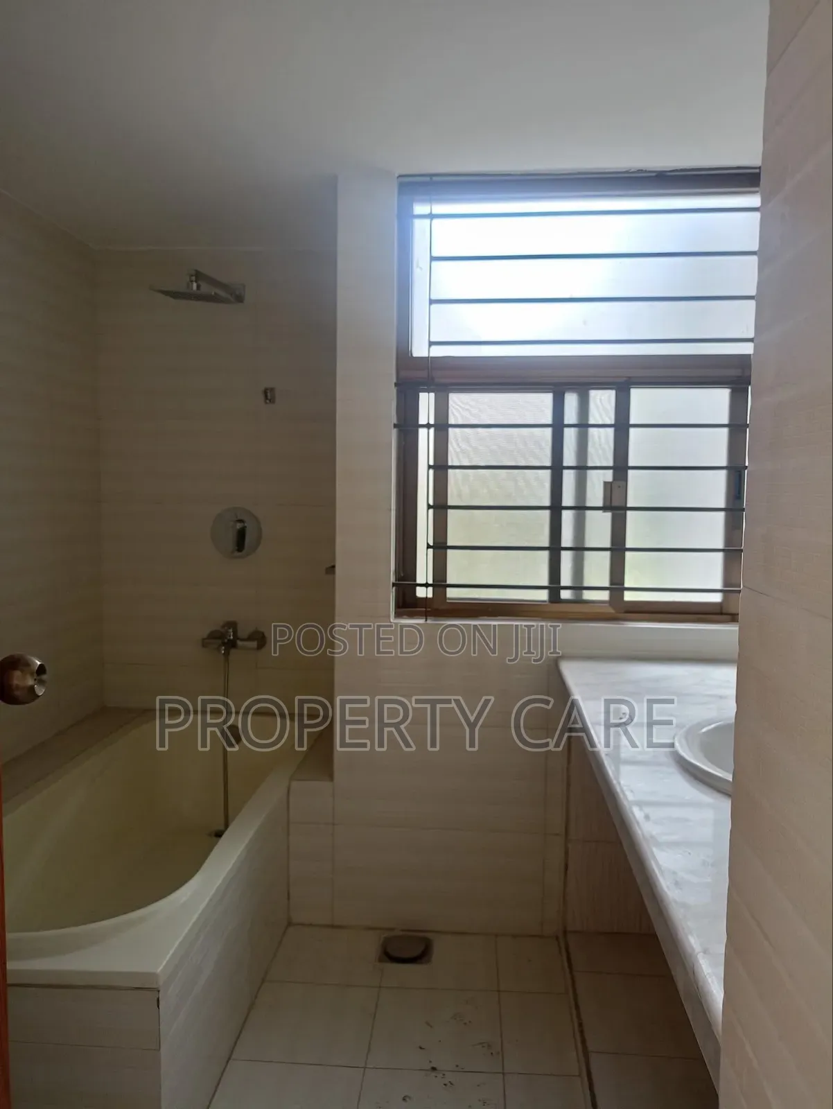 4bdrm Apartment in Gulshan for Rent