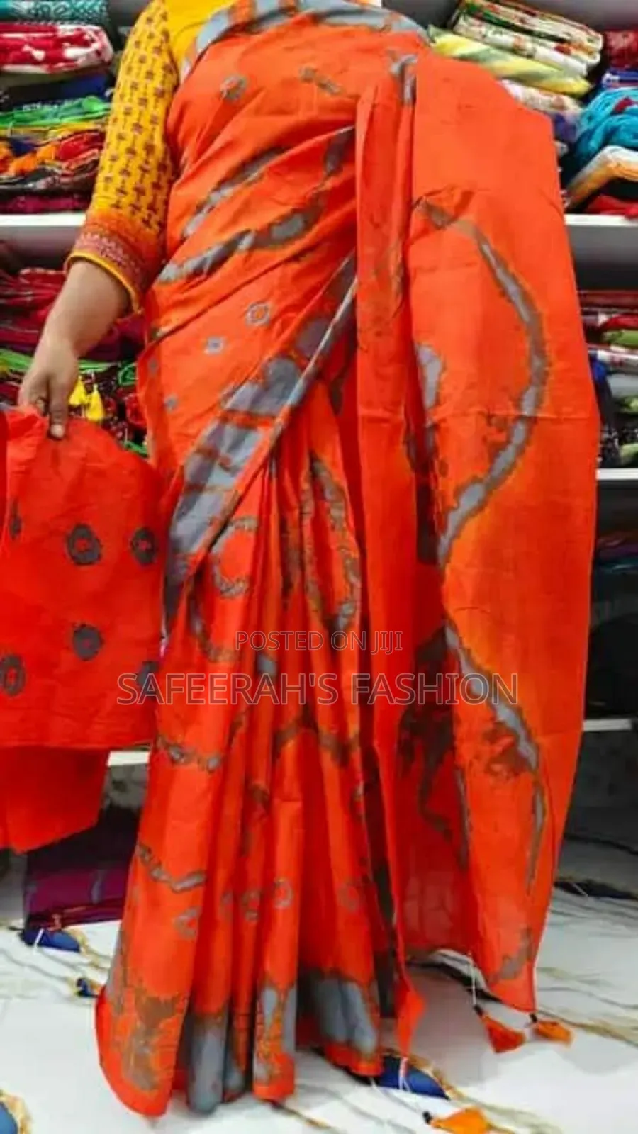 বাটিক প্রিন্ট এর শাড়ি
মায়া