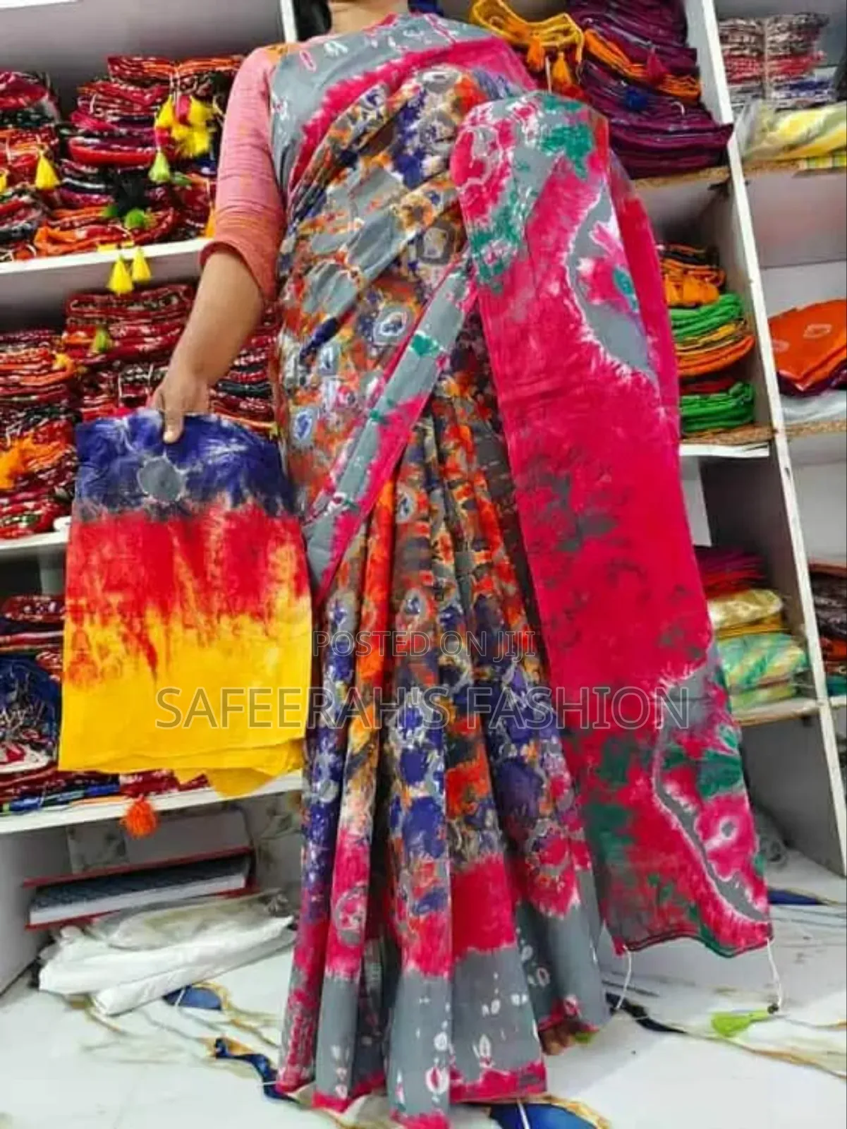 বাটিক প্রিন্ট এর শাড়ি
মায়া