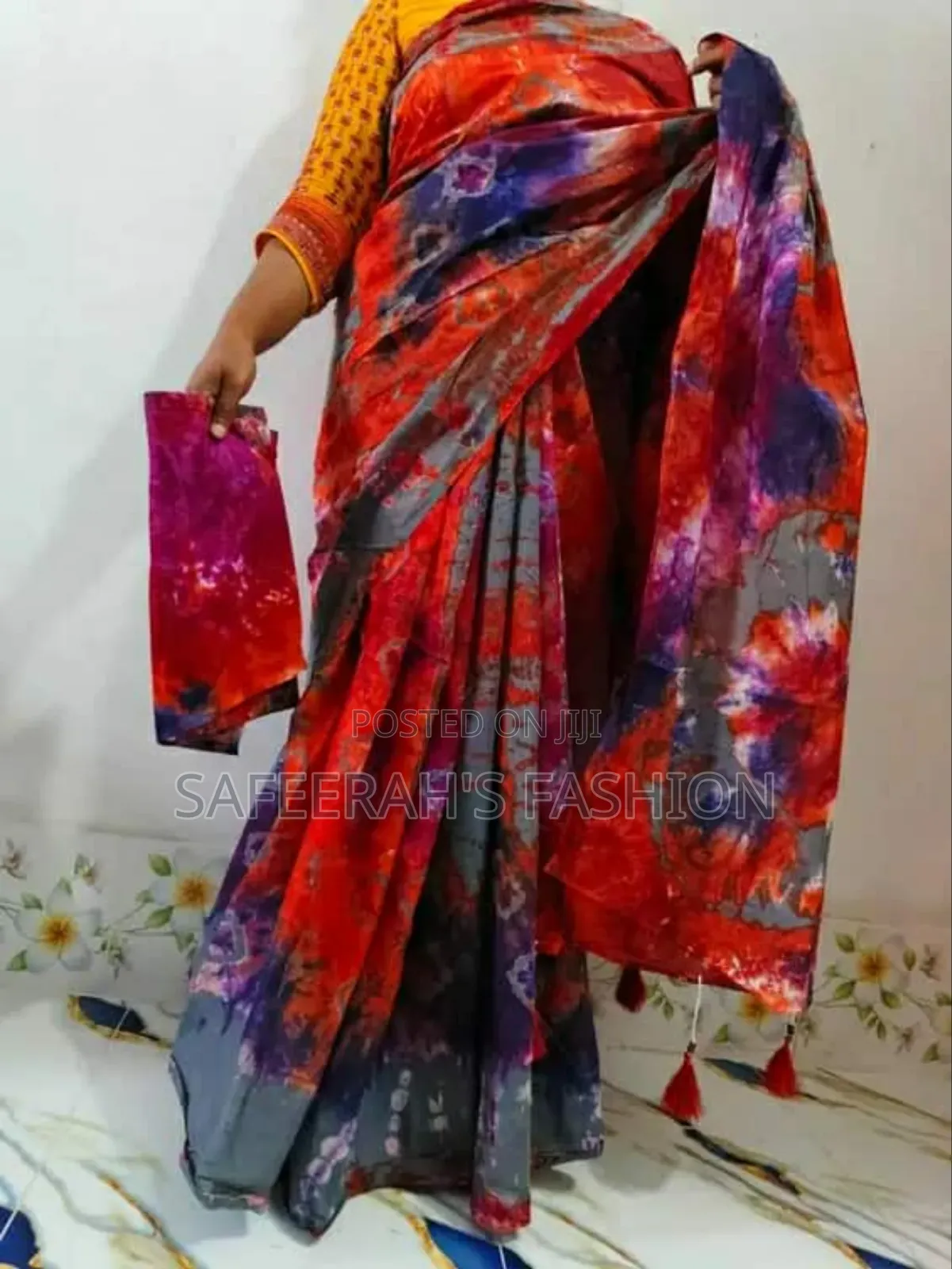 বাটিক প্রিন্ট এর শাড়ি
মায়া