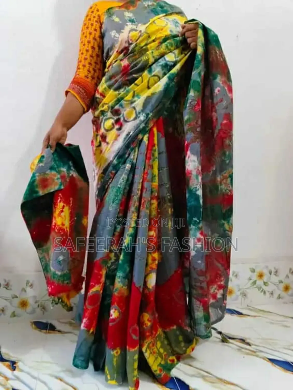 বাটিক প্রিন্ট এর শাড়ি
মায়া