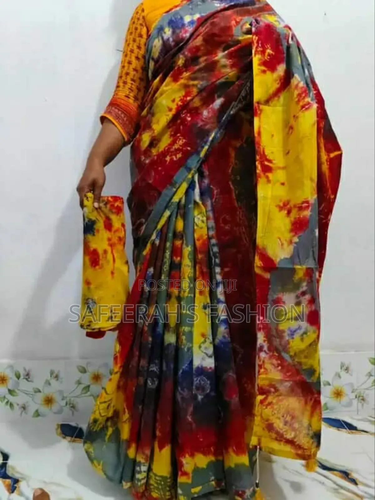 বাটিক প্রিন্ট এর শাড়ি
মায়া