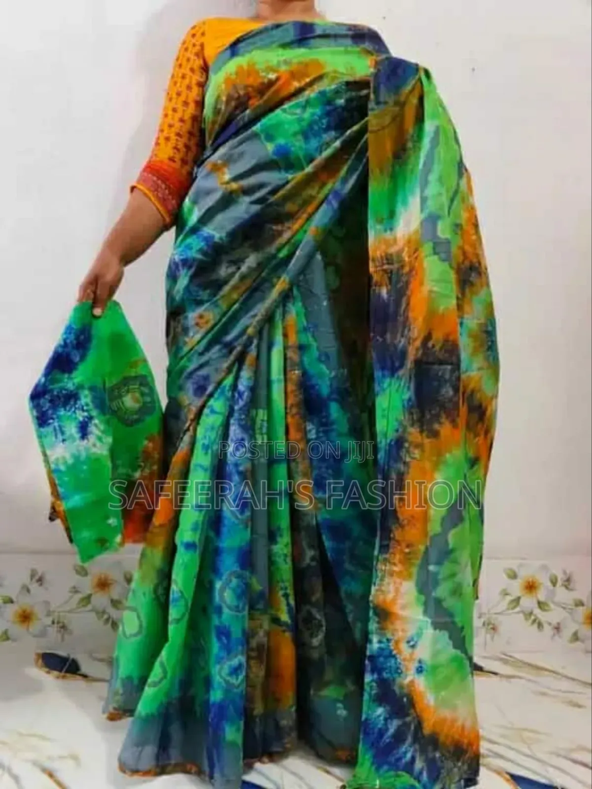 বাটিক প্রিন্ট এর শাড়ি
মায়া