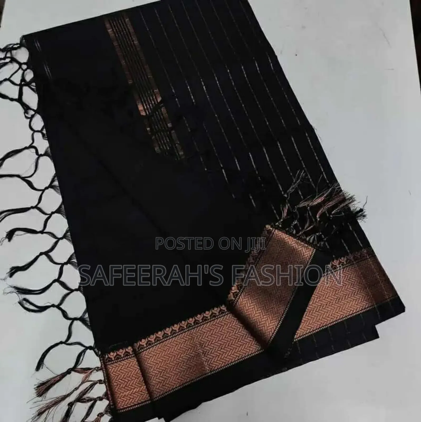 নকশী পাইর শাড়ি ব্লাউজ পিস আছে মায়া