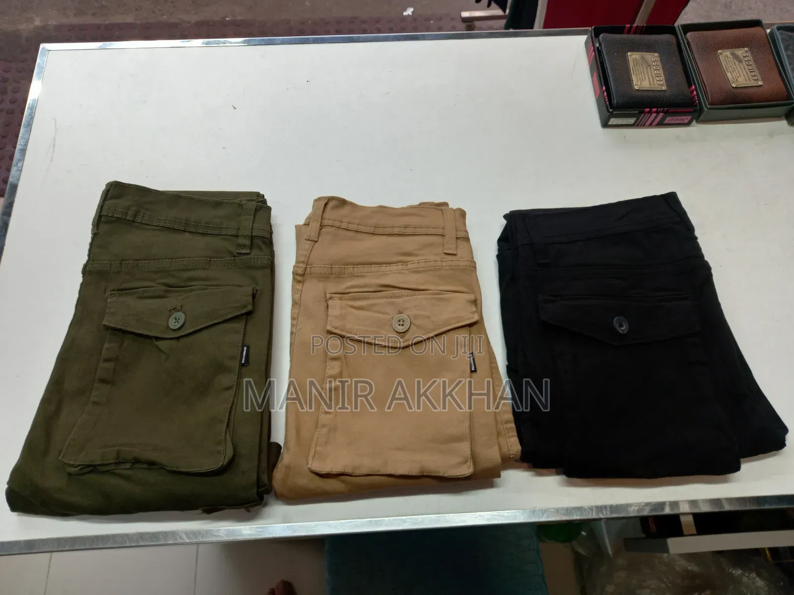 তিন কালার তিনটা ছয় পকেট কার্গো পেন্ট |