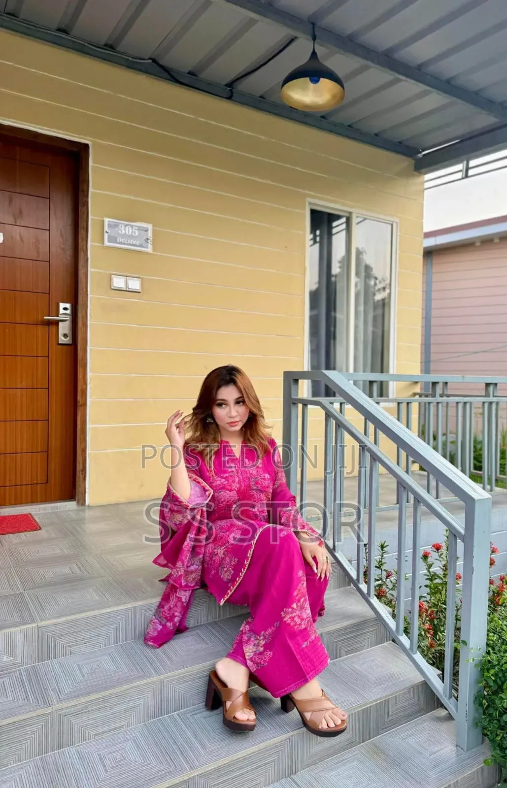 White Gold Georgette Three Piece হাই কোয়ালিটি