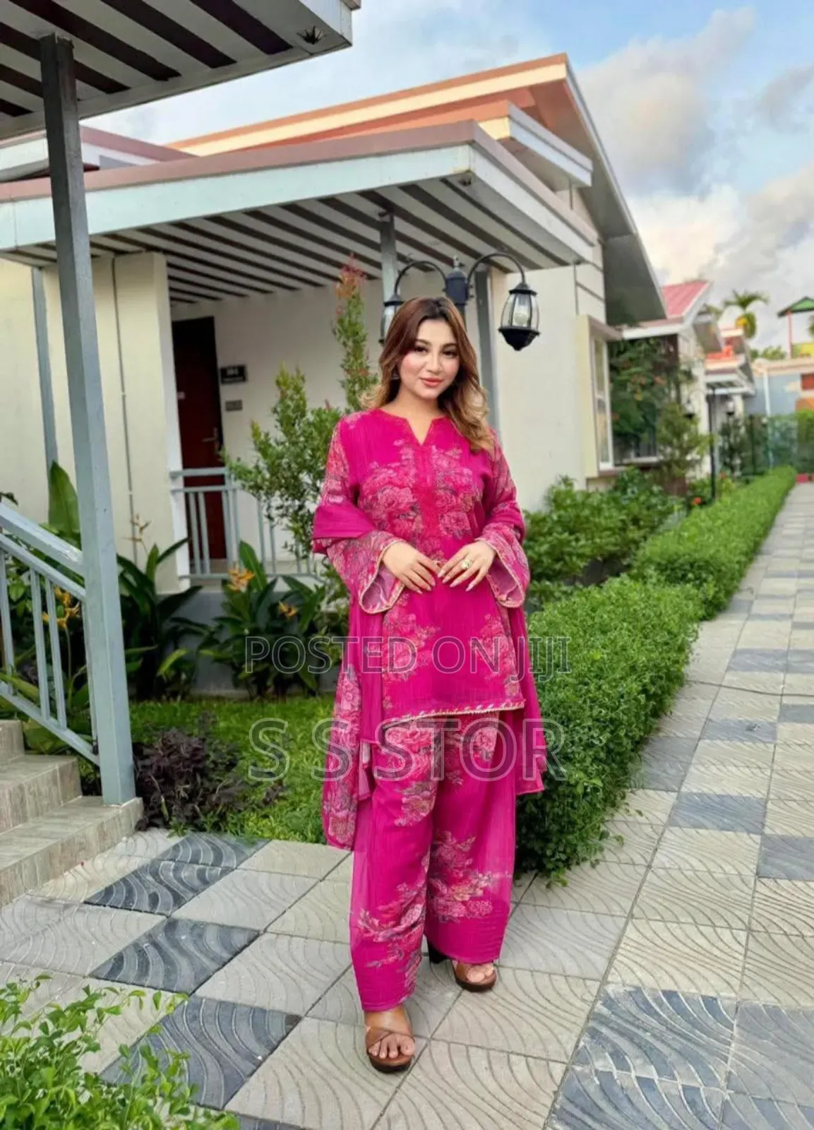 White Gold Georgette Three Piece হাই কোয়ালিটি