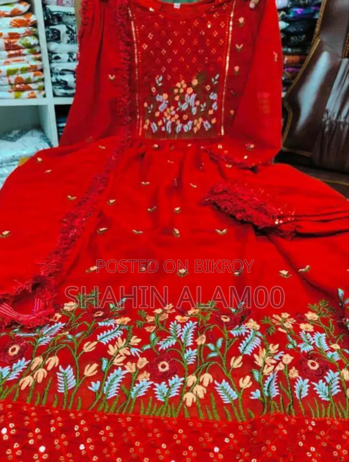 Cut Three-Piece Set
