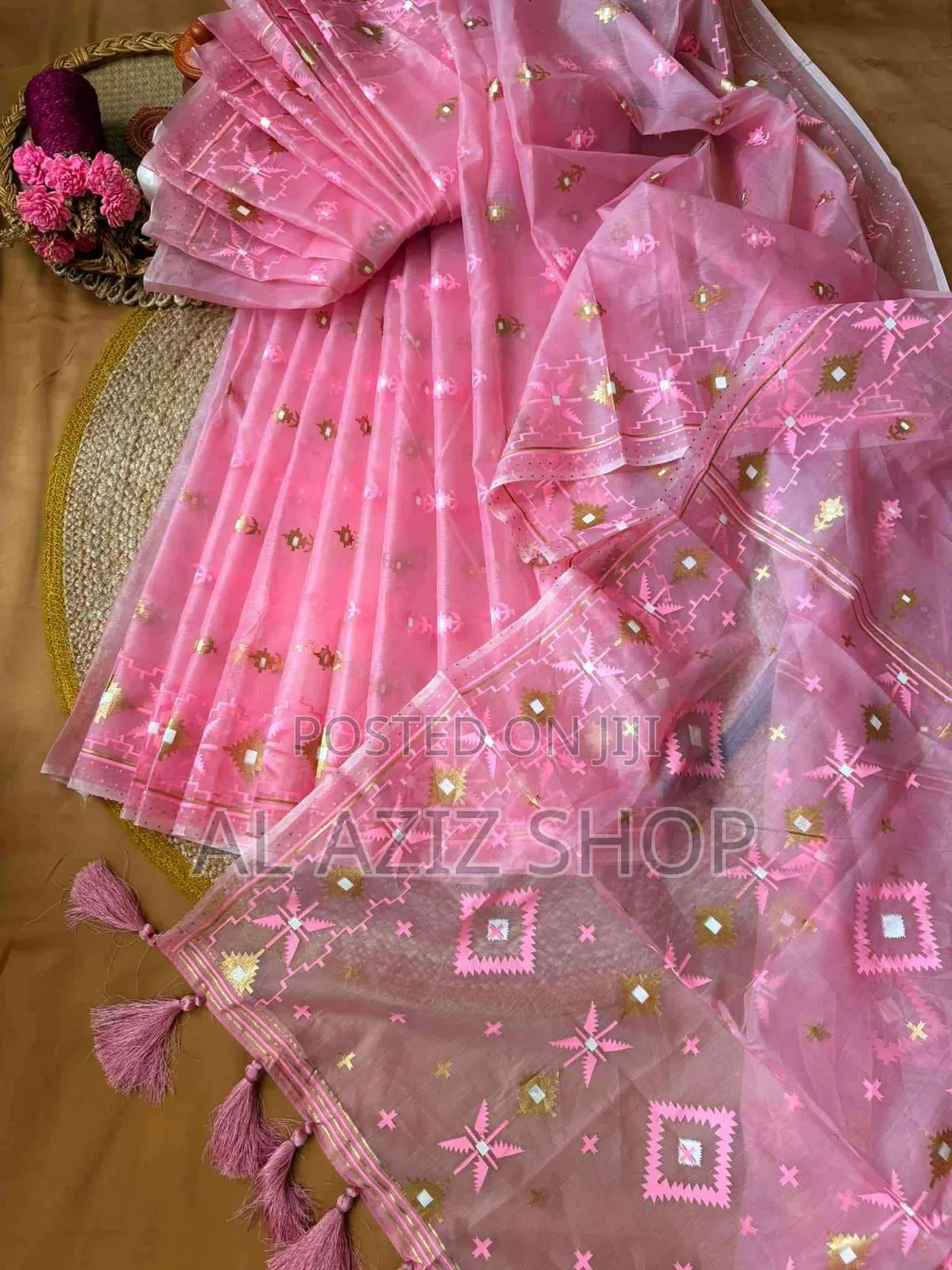 হাফ সিল্ক স্কিন প্রিন্ট এর শাড়ি 
ব্লাউজ পিচ সহ