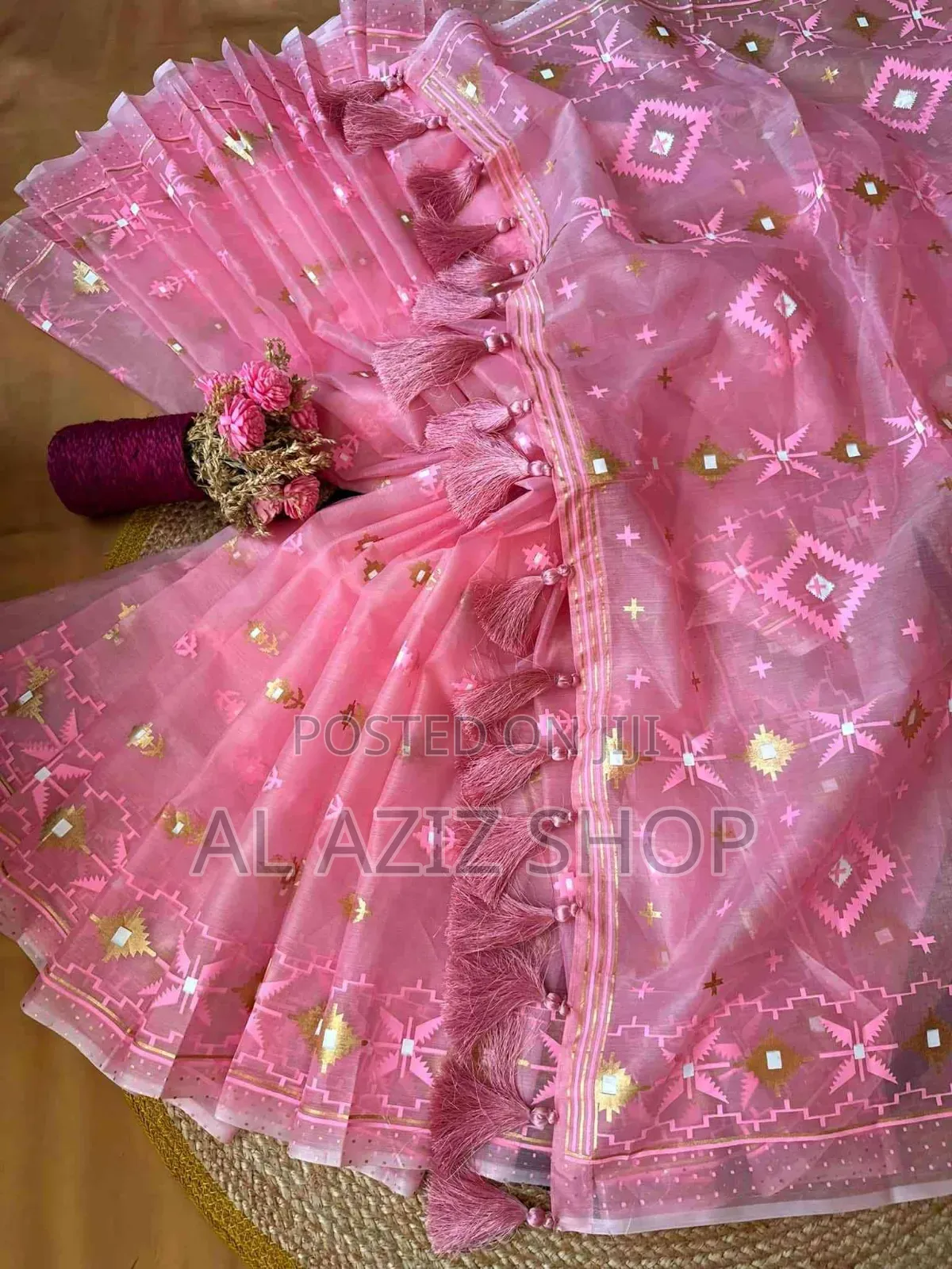 হাফ সিল্ক স্কিন প্রিন্ট এর শাড়ি 
ব্লাউজ পিচ সহ