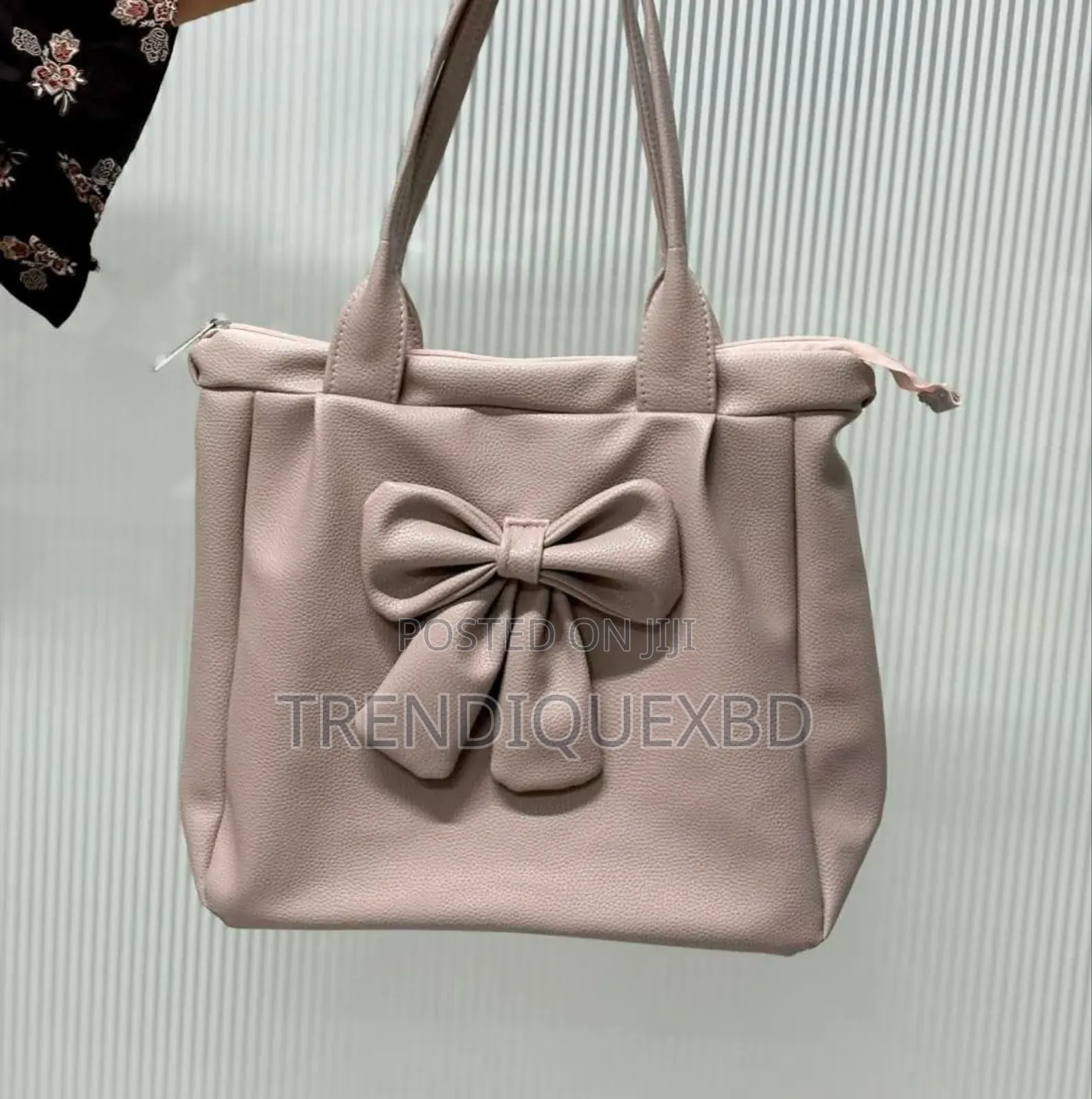 The Bow Chic Shoulder Bag – Elegance Meets Everyday Comfort