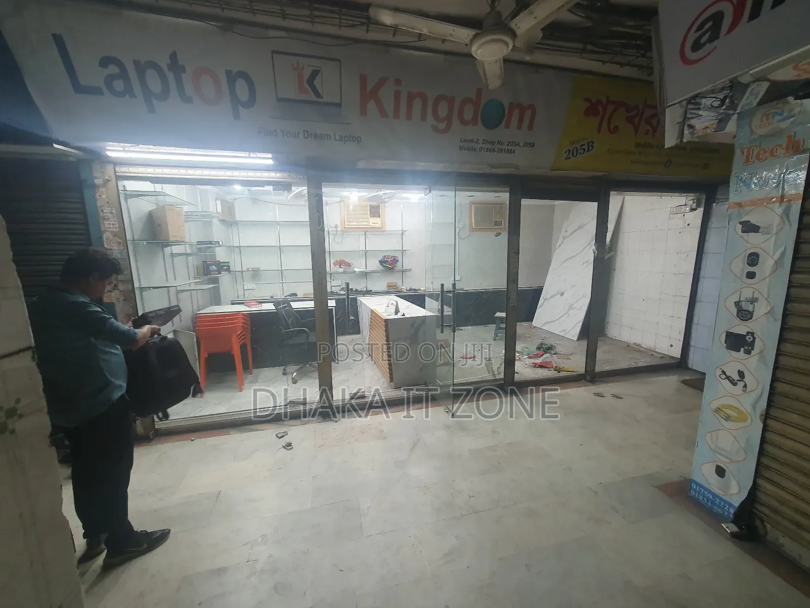 207 Sqt Computer Electronic Shop For Rent At Elephantroad