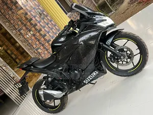 Suzuki GSR 2021 Black