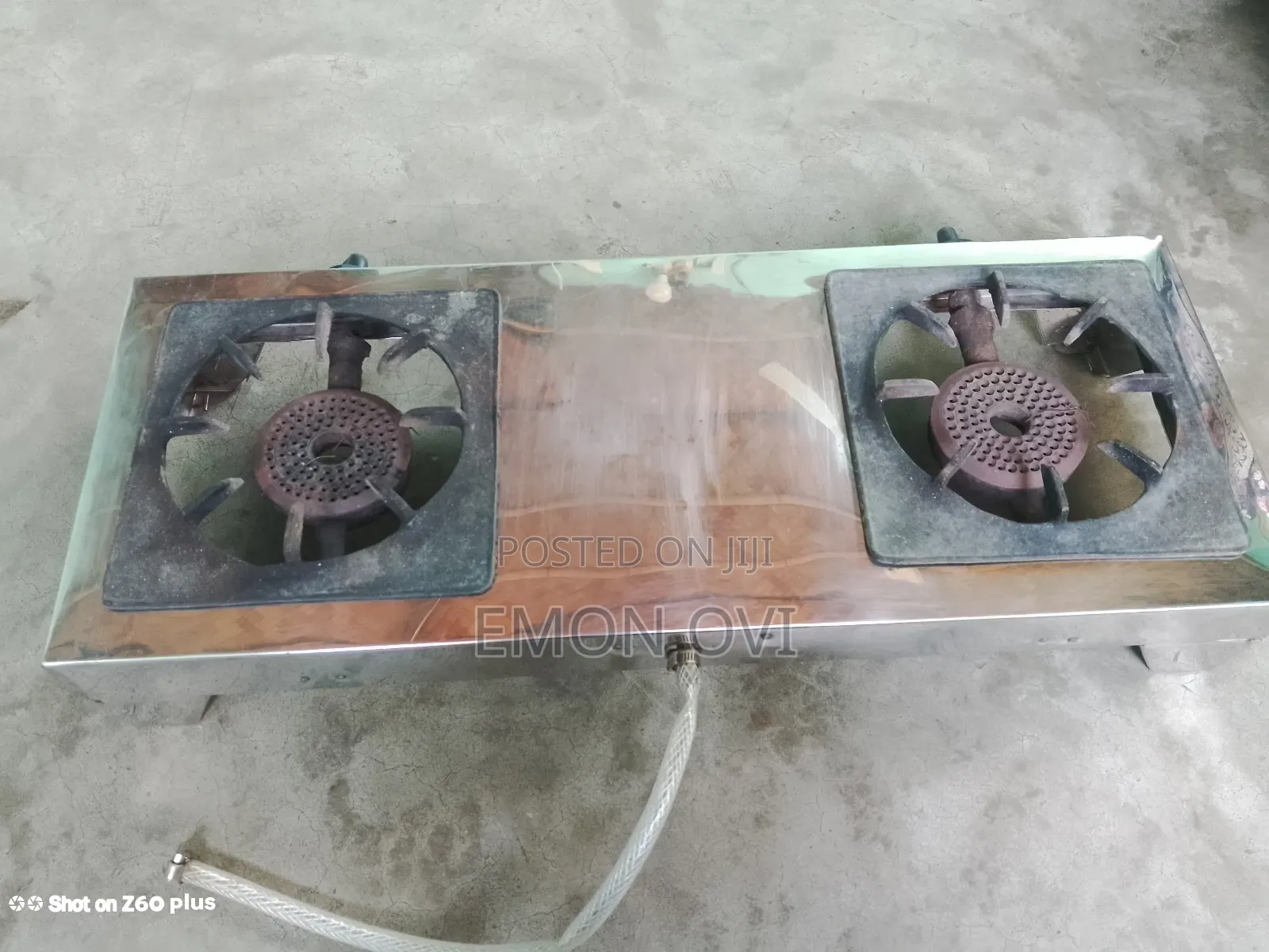 লাইনের গেচের বড় একটি চুলা বিক্রি হবে