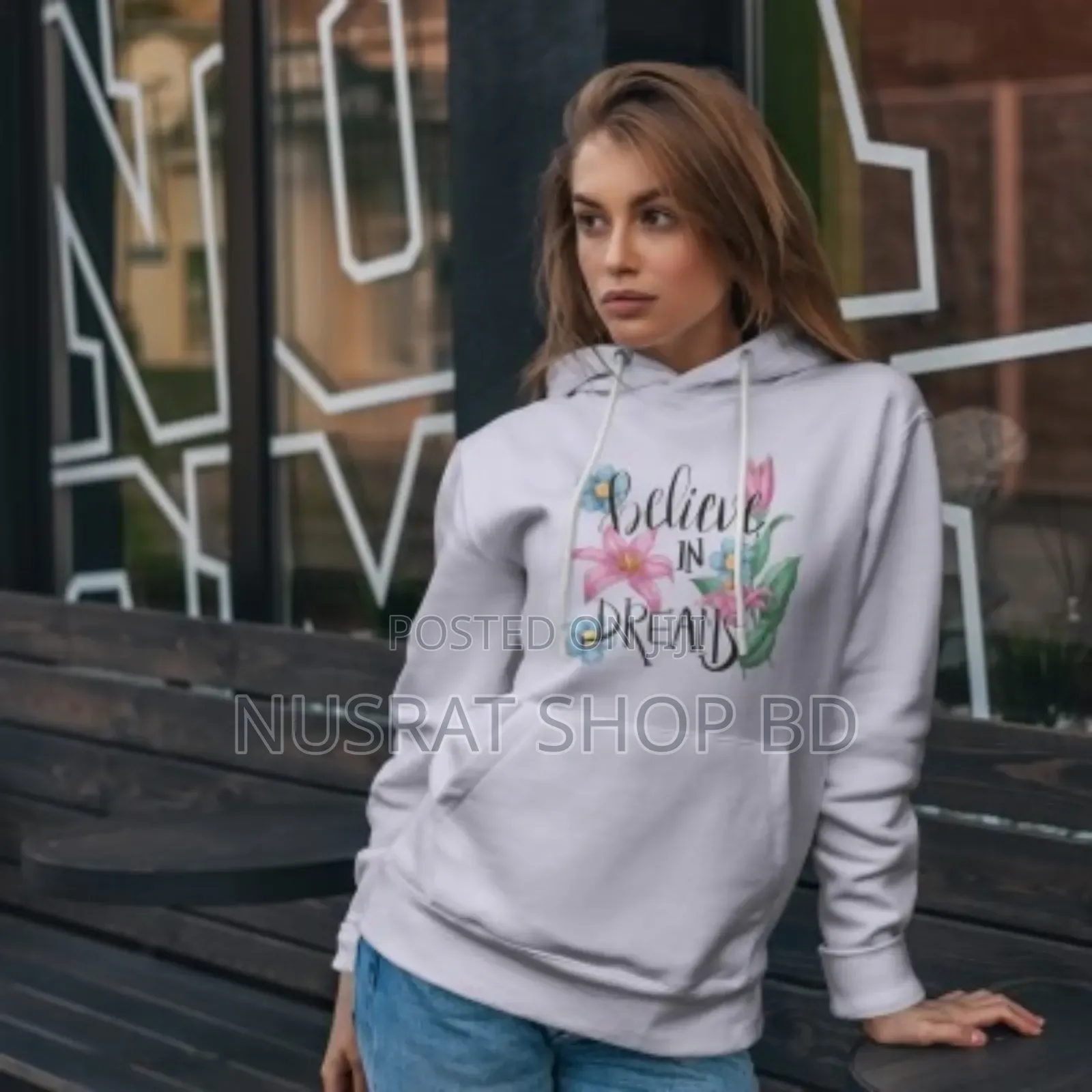 ""নারীদের জন্য শীতের ও স্টাইলিশ - প্রিমিয়াম লেডিস উইন্টার হুডি""