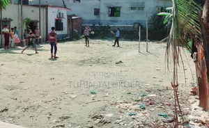 ঢাকায় জমি কিনুন।