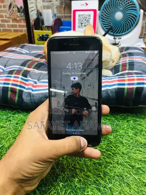 Photo - Apple iPhone 7 128 GB Black