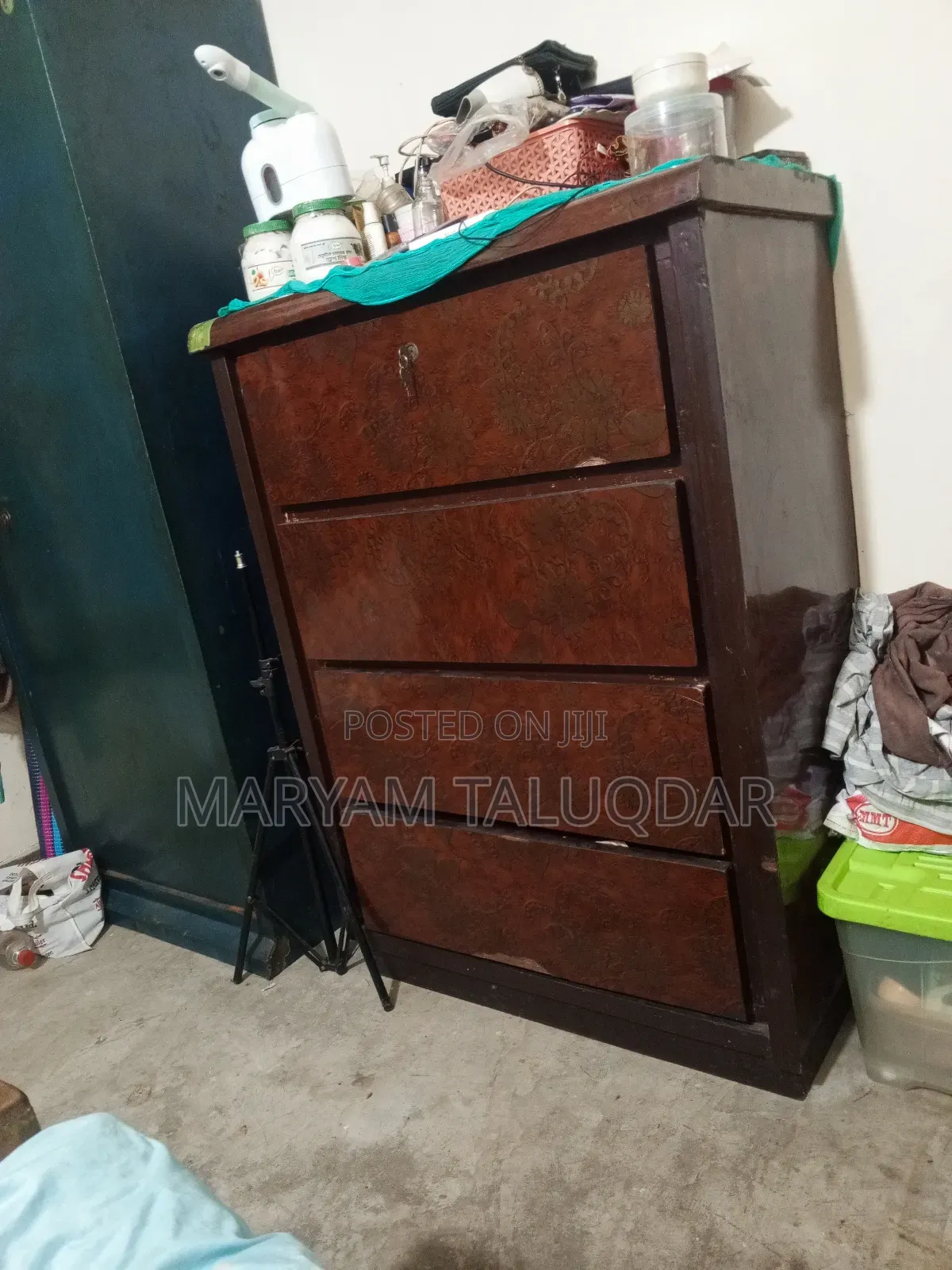 Wardrobe Used to 4 Months