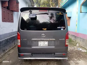 Toyota HiAce 2009 Black