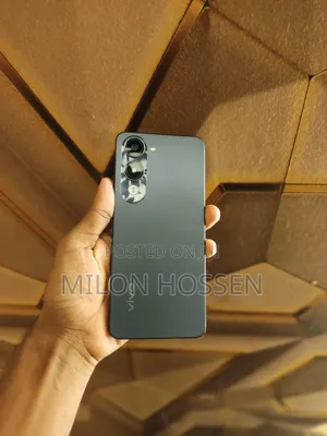 Photo - New Vivo Y04 64 GB Gray