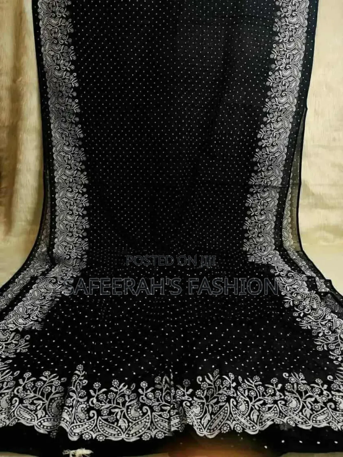 ডটেড স্ক্রিন প্রিন্ট শাড়ি St