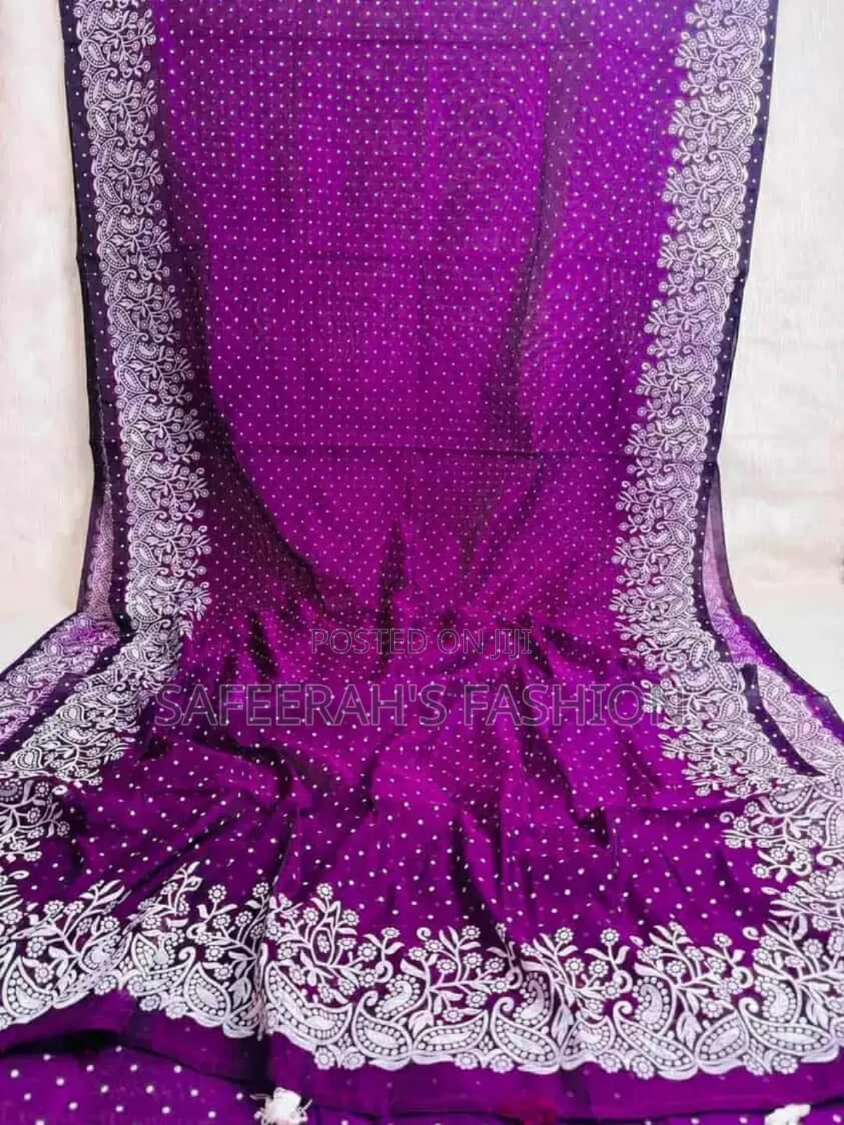 ডটেড স্ক্রিন প্রিন্ট শাড়ি St